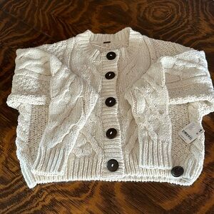 NEW Chunky cropped cardigan with oversized wooden buttons